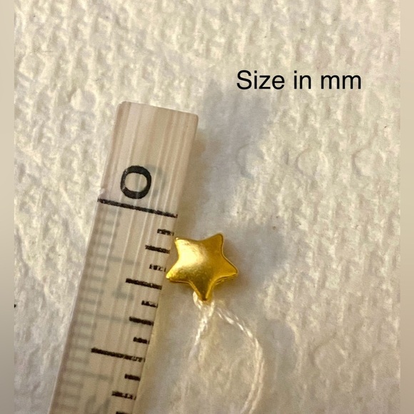 18 / 24 K Gold Star Charm necklace - Picture 6 of 7